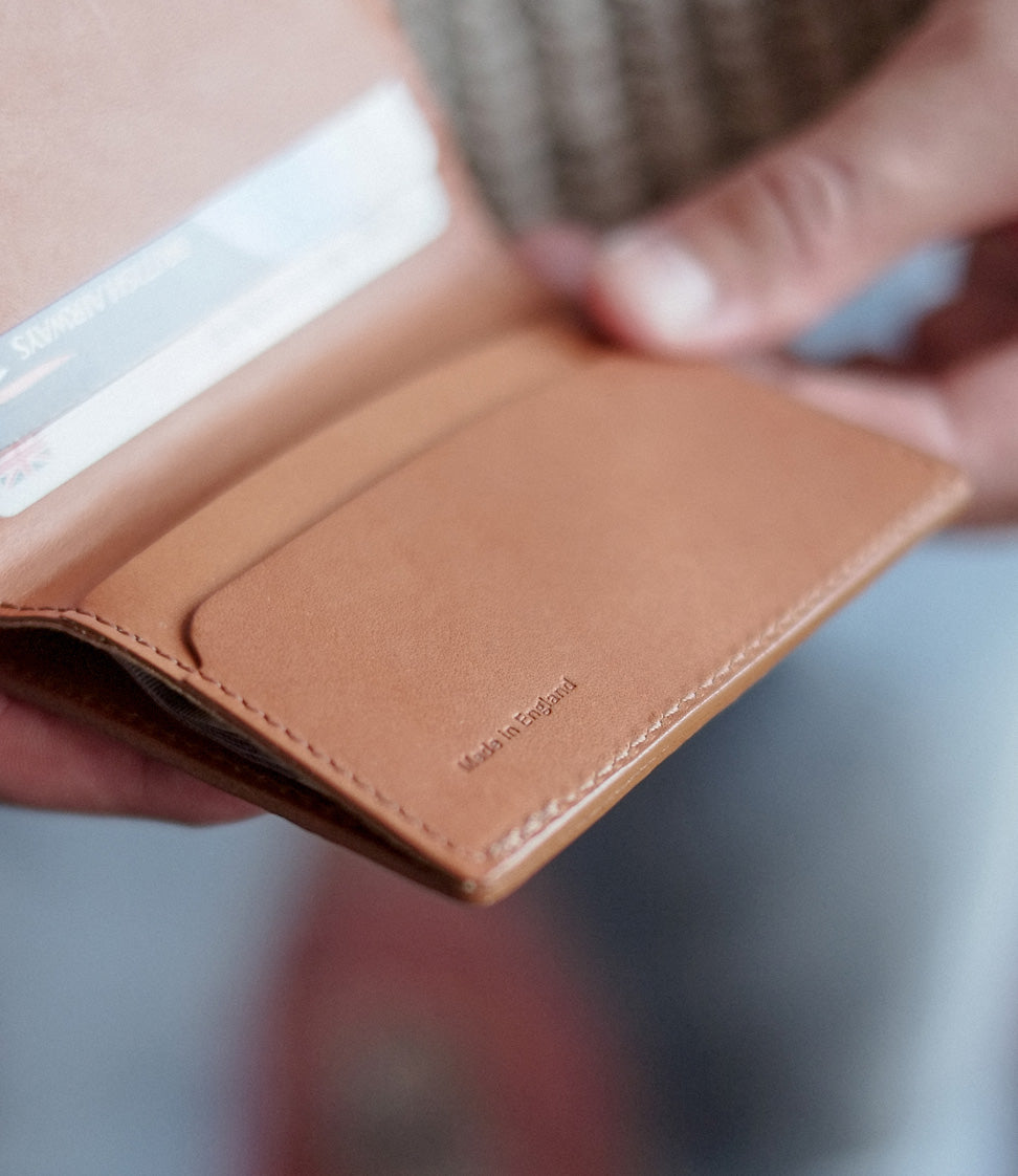 Elm Compact Wallet - Pebbled Tan